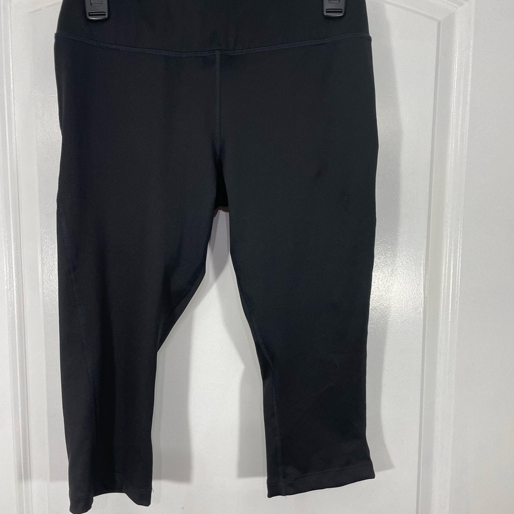 ASICS Black Cropped Leggings Size Medium CB-H